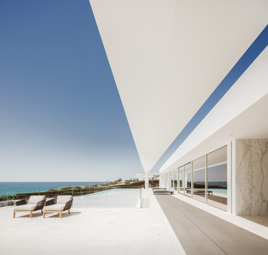 discover-the-coast-of-portugal-with-a-selection-of-12-beach-houses