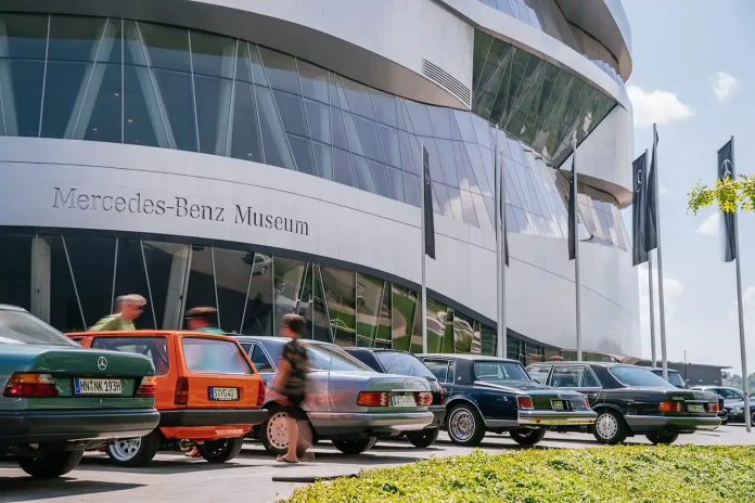 “classics-&-coffee”-vintage-and-young-classics-meet-at-the-mercedes-benz-museum