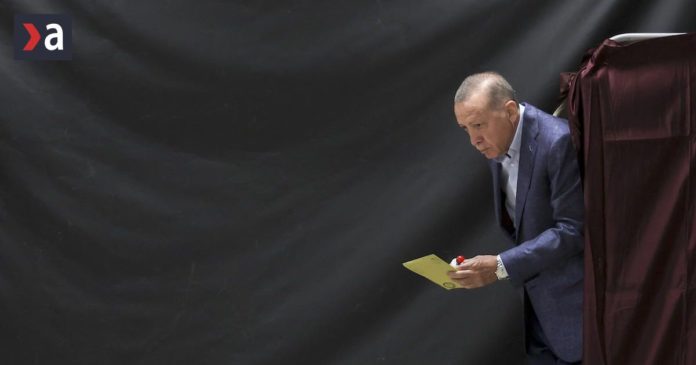 prve-predbezne-vysledky-volieb-v-turecku-naznacuju-solidny-naskok-prezidenta-erdogana