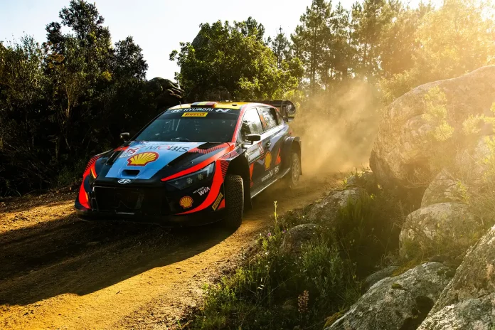 wrc-–-tenacious-neuville-seizes-italy-lead-on-chaotic-penultimate-day