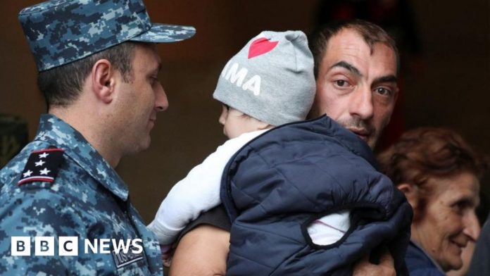 nagorno-karabakh:-ethnic-armenians-leave-amid-cleansing-fear