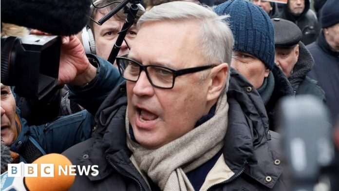 mikhail-kasyanov:-russia-labels-ex-pm-and-putin-critic-‘foreign-agent’