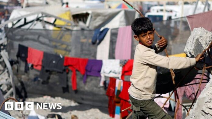 israel-gaza-war:-displaced-gazans-‘living-in-the-open’,-un-says